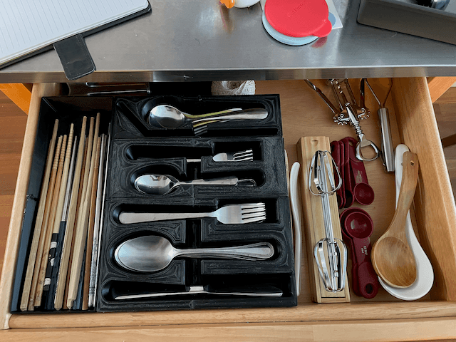 organizing-my-kitchen-drawers/IMG_8323-2.png