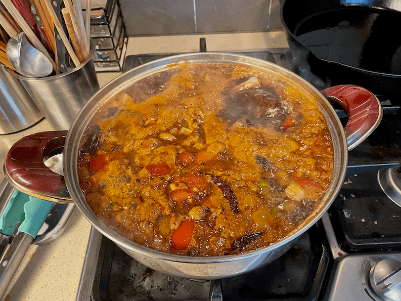 taiwanese-beef-noodle-soup/boiling.png