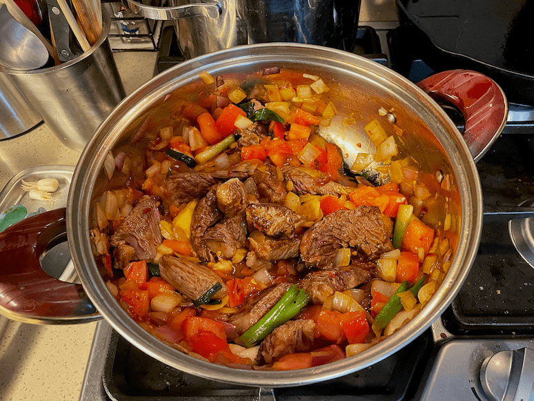 taiwanese-beef-noodle-soup/with beef.png