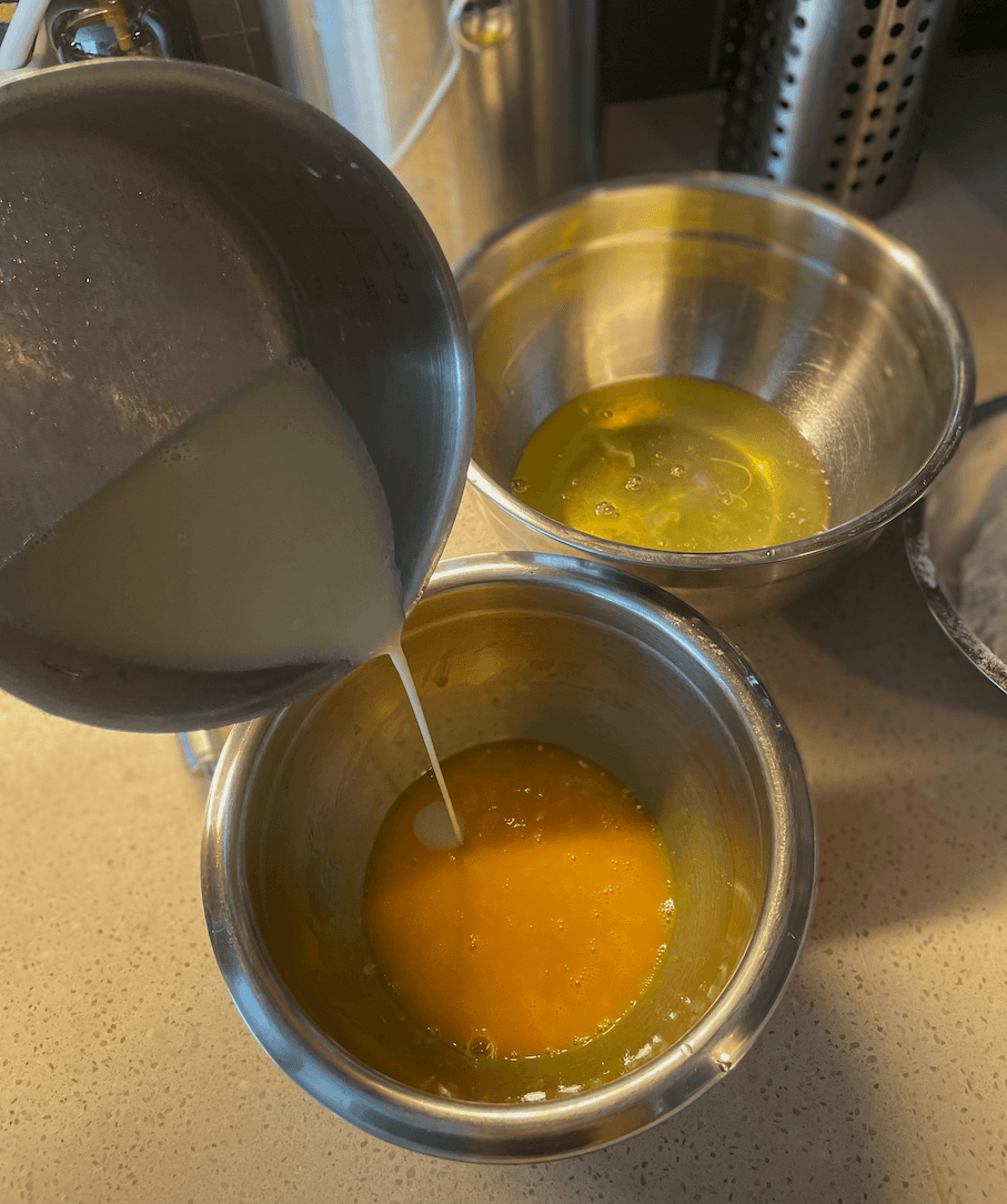 taiwanese-castella-cake/stream milk.png